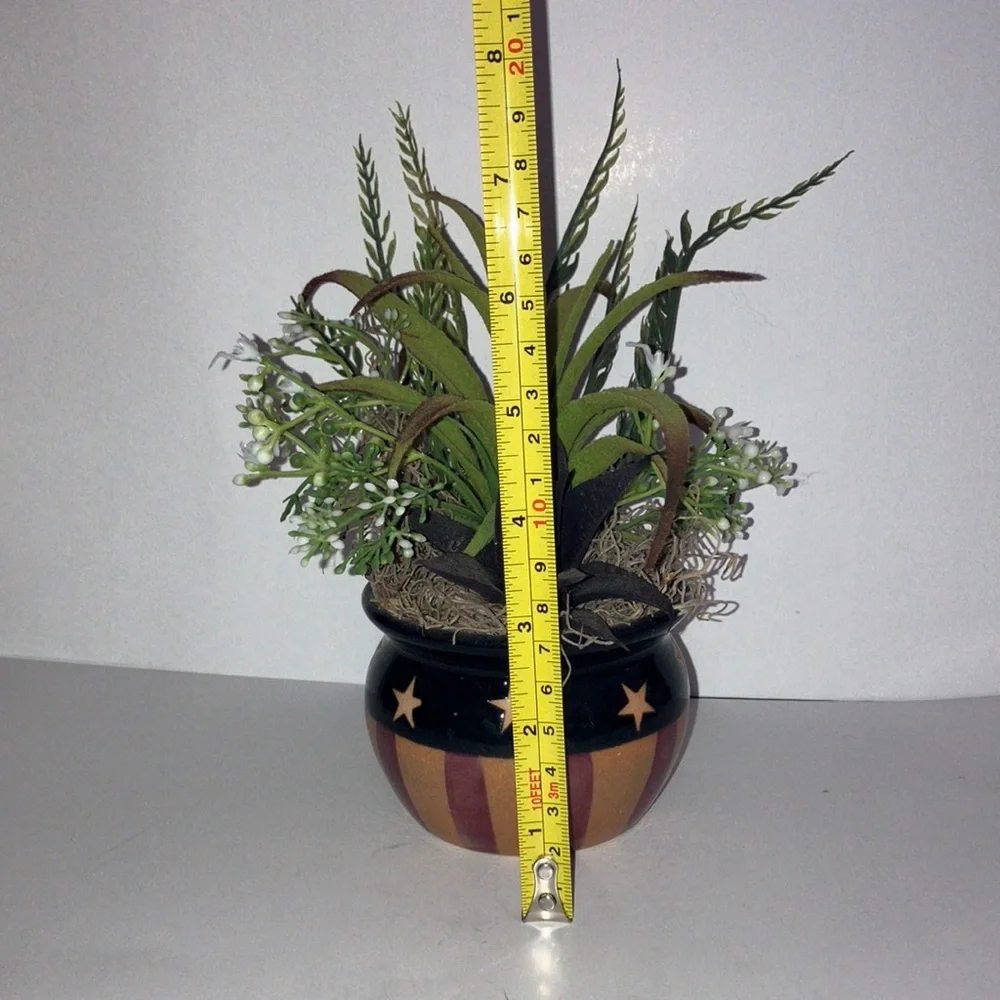 American Flag‎ Theme Planter with Faux Greenery
